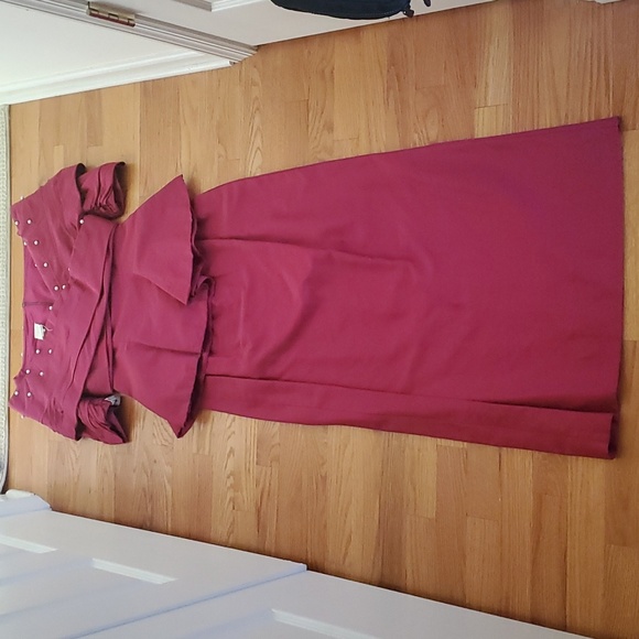 Formal or 2 Piece Gown - Picture 1 of 6